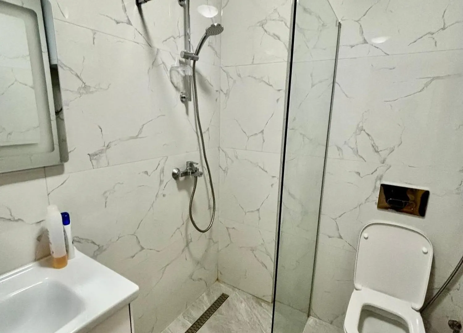 شقة Edi'S Apartament تيرانا ألبانيا