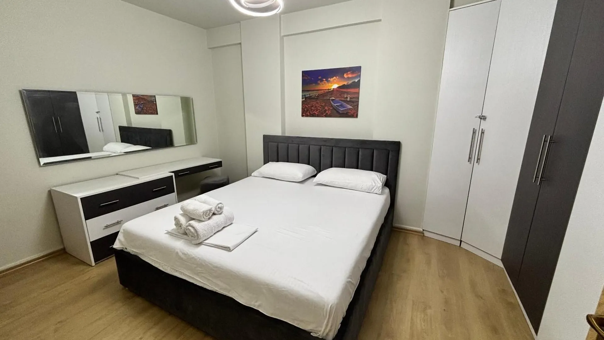 Edi'S Apartament Tirana Albanien
