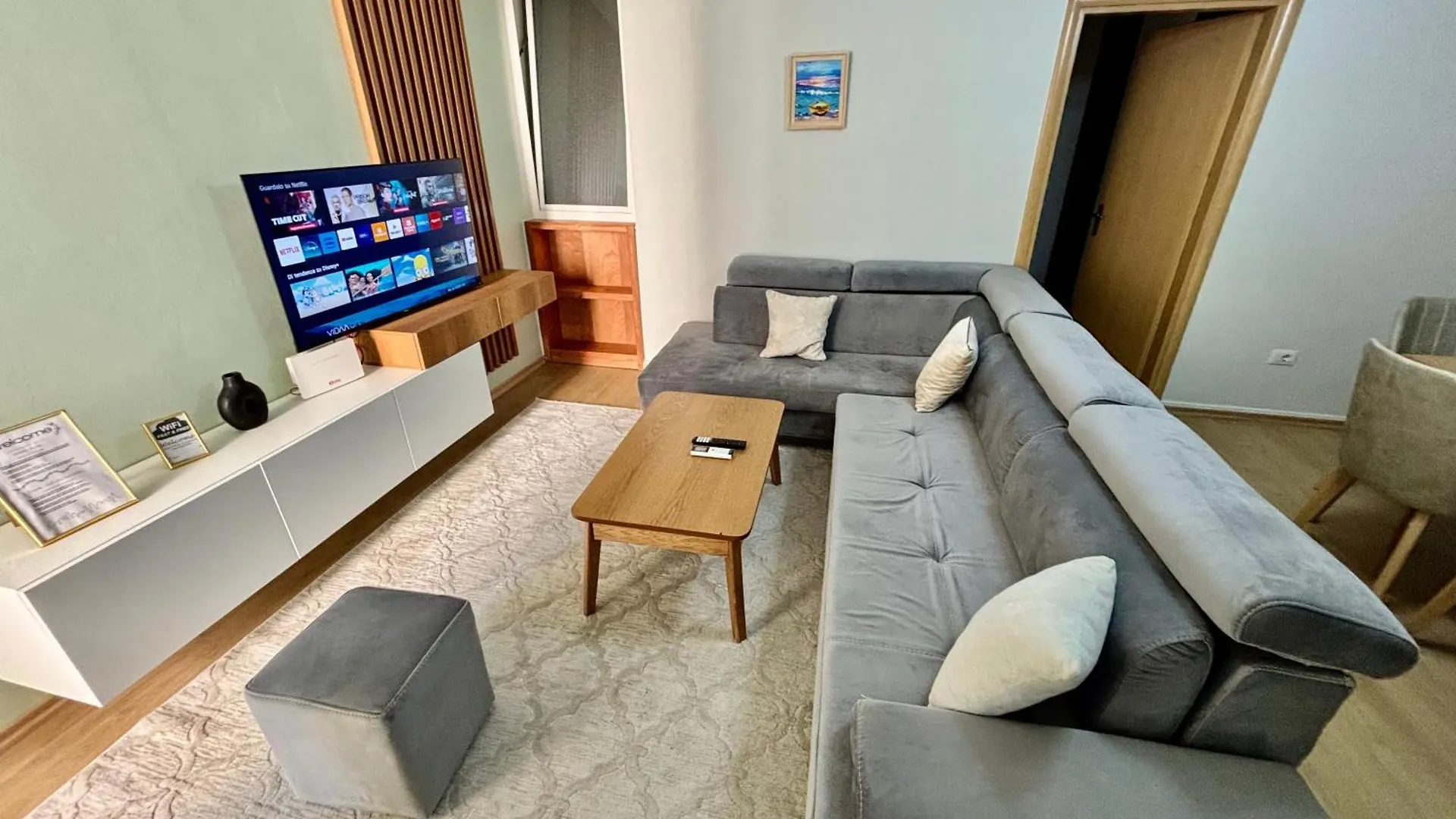 Edi'S Apartament تيرانا 0*,