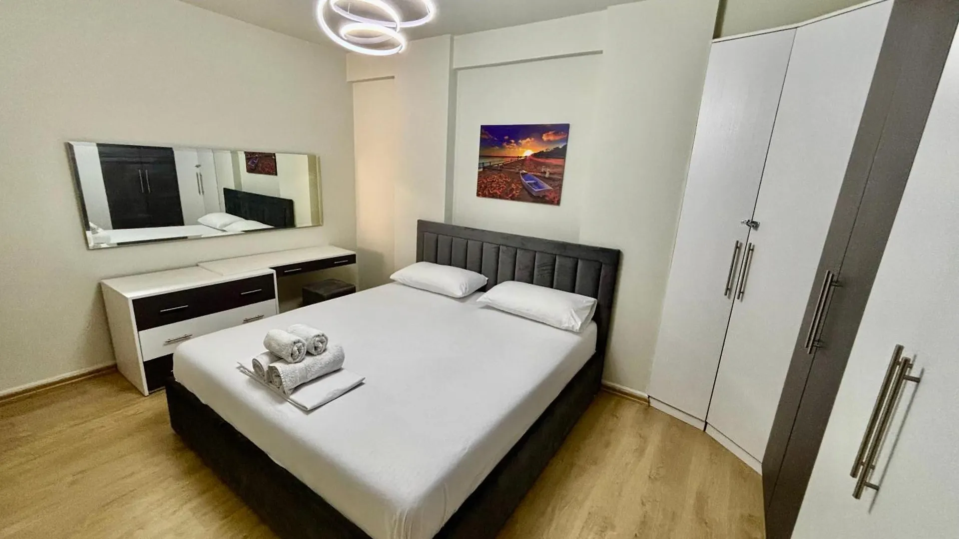 Edi'S Apartament تيرانا