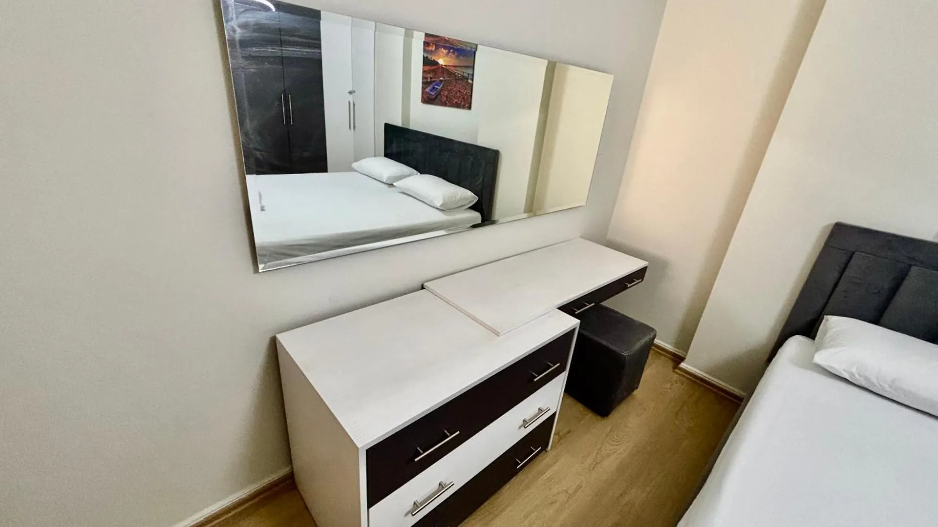 شقة Edi'S Apartament تيرانا ألبانيا